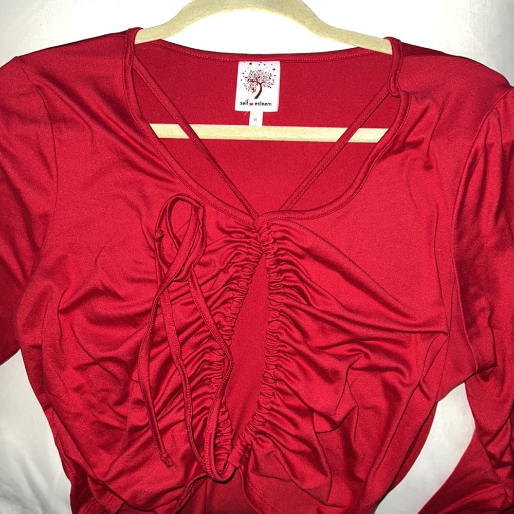Red long sleeve crop